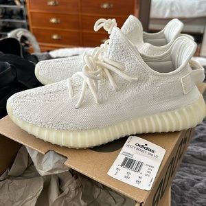 YEEZY BOOST TRIPLE WHITE SZ 7 (women’s 8)